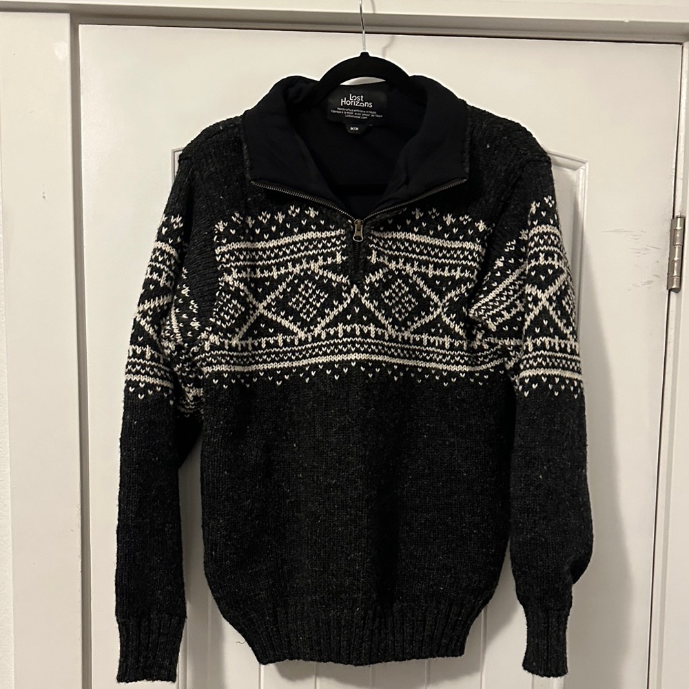 Men's Black and White Zip-Up Sweater